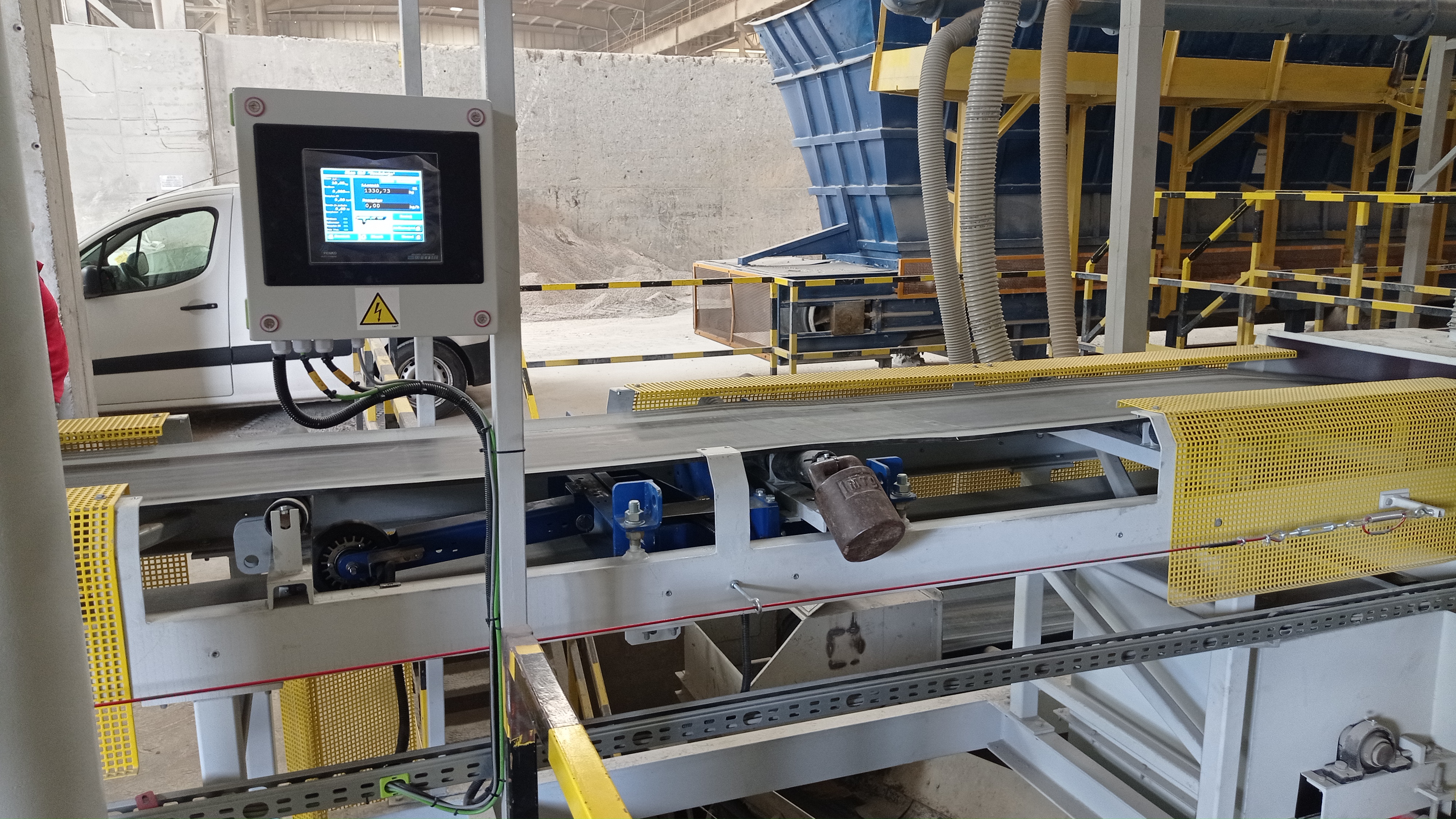 WPC belt scale with the integrator HMI panel on a conveyor at a sanitaryware plant