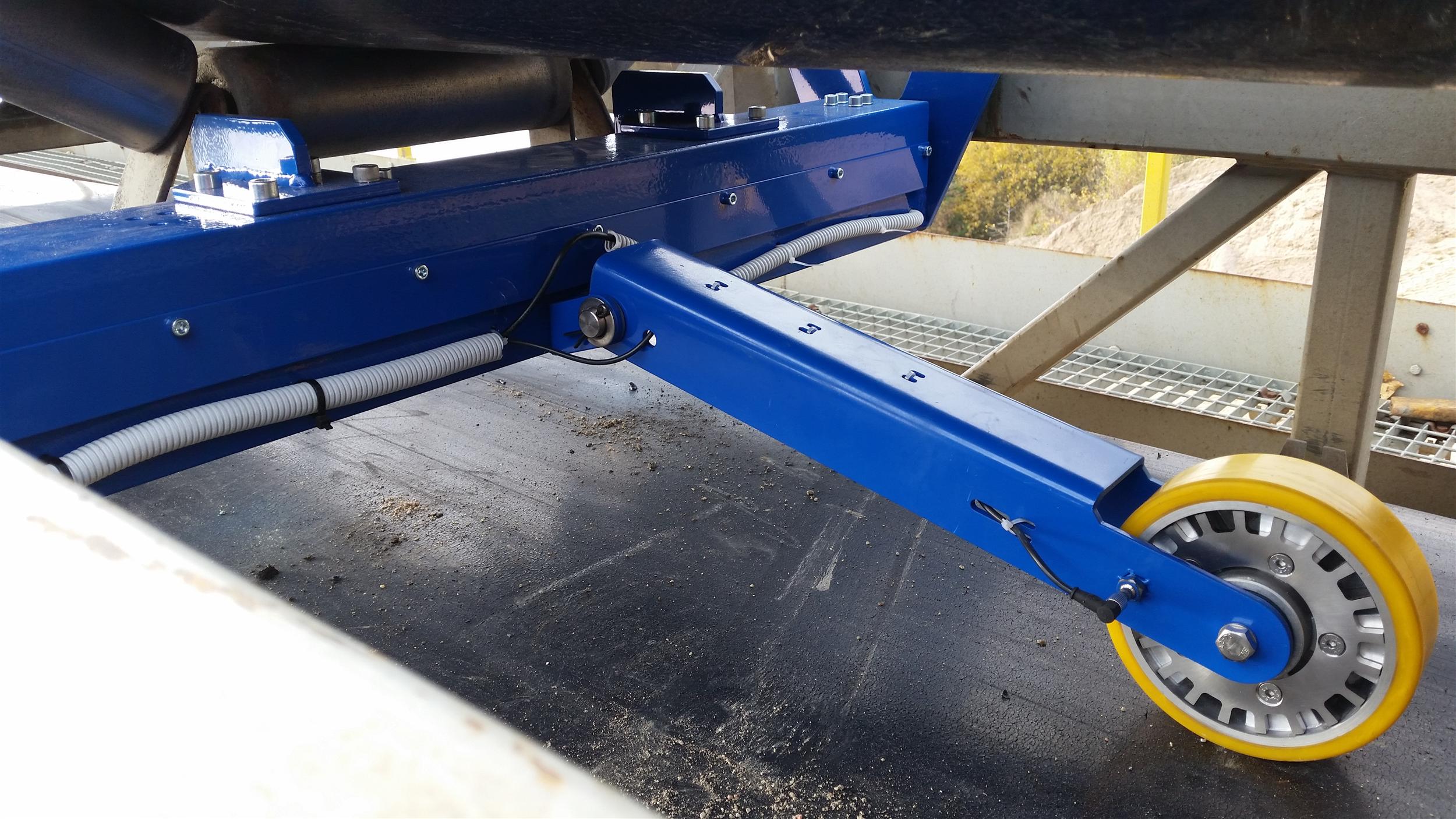 Bandwaage WPL mit Gurtgeschwindigkeitssensor an einem Förderer im Kieswerk